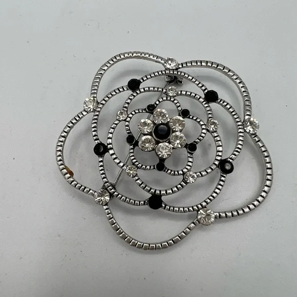 Chic Silver and Black Crystal Brooch - Picture 4 of 7
